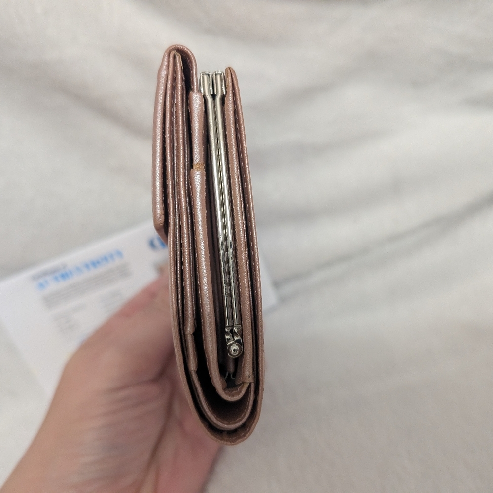 Authentic Givenchy Metallic Pearl Pink Leather Wallet - Picture 4 of 16